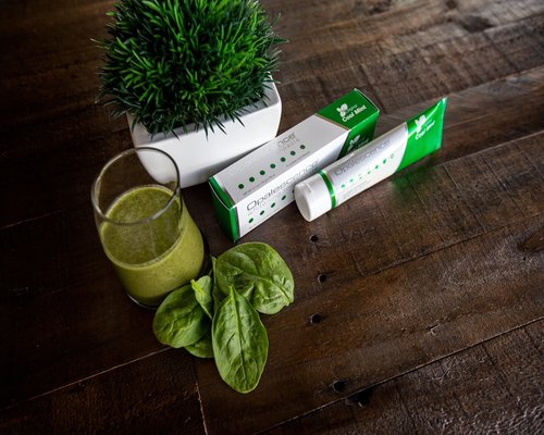 Fresh green spinach leaves